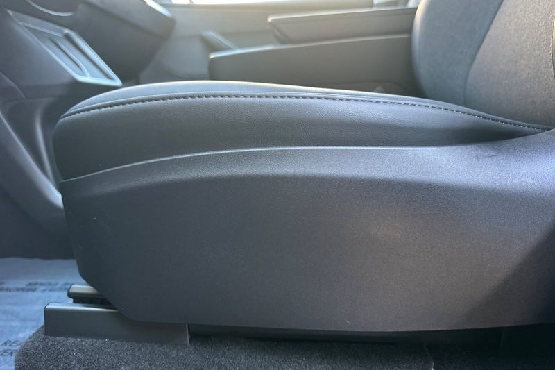 Tesla Model Y Vehicle Full-screen Gallery Image 12