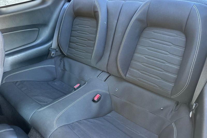 Ford Mustang Vehicle Full-screen Gallery Image 14