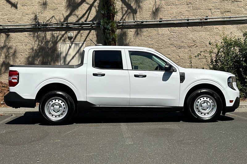 Ford Maverick Vehicle Full-screen Gallery Image 02
