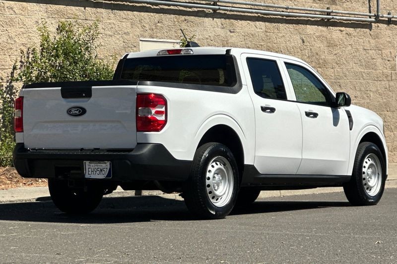 Ford Maverick Vehicle Full-screen Gallery Image 03