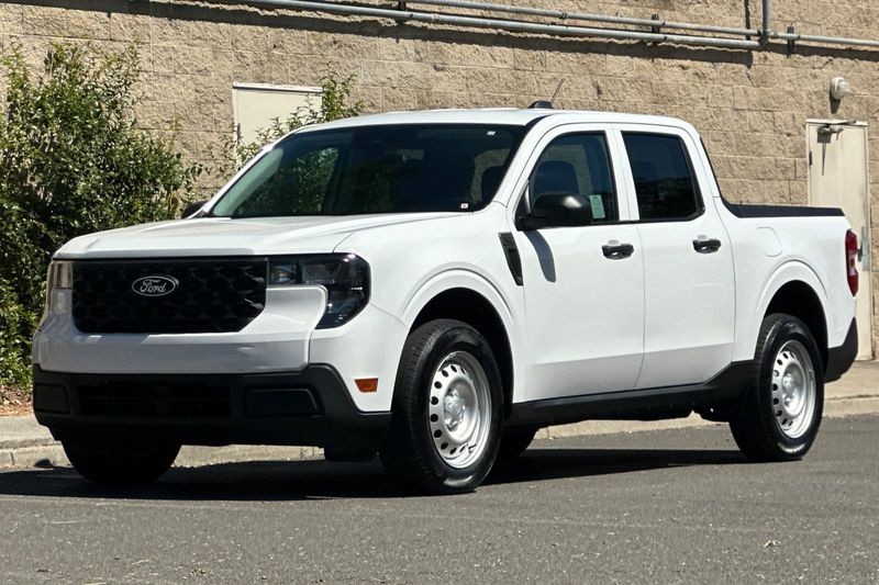Ford Maverick Vehicle Full-screen Gallery Image 08