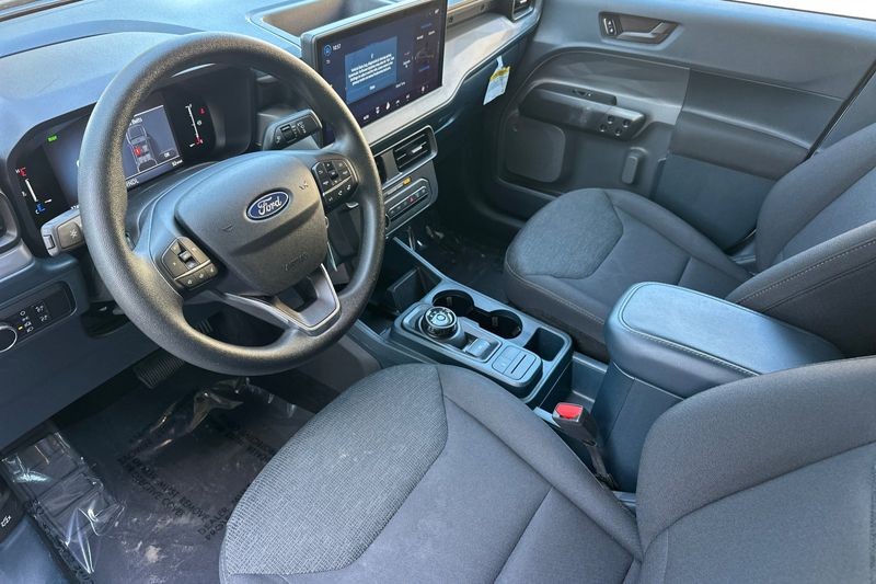 Ford Maverick Vehicle Full-screen Gallery Image 10