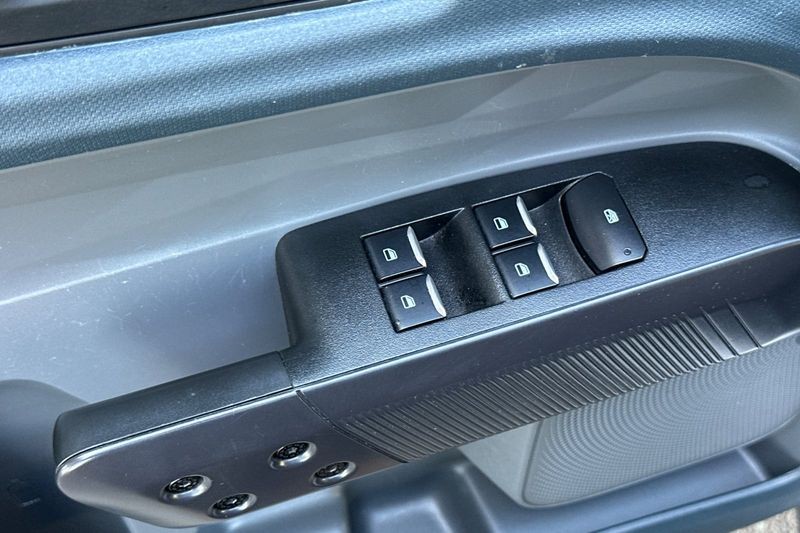 Ford Maverick Vehicle Full-screen Gallery Image 12