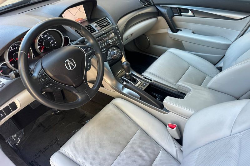 Acura TL Vehicle Full-screen Gallery Image 09