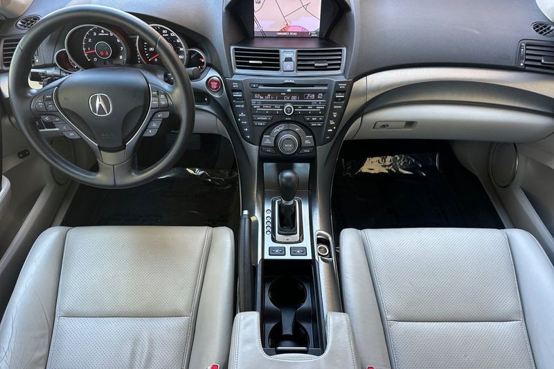 Acura TL Vehicle Full-screen Gallery Image 14