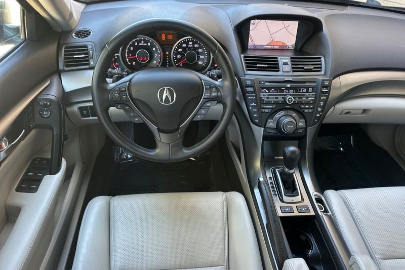 Acura TL Vehicle Full-screen Gallery Image 15