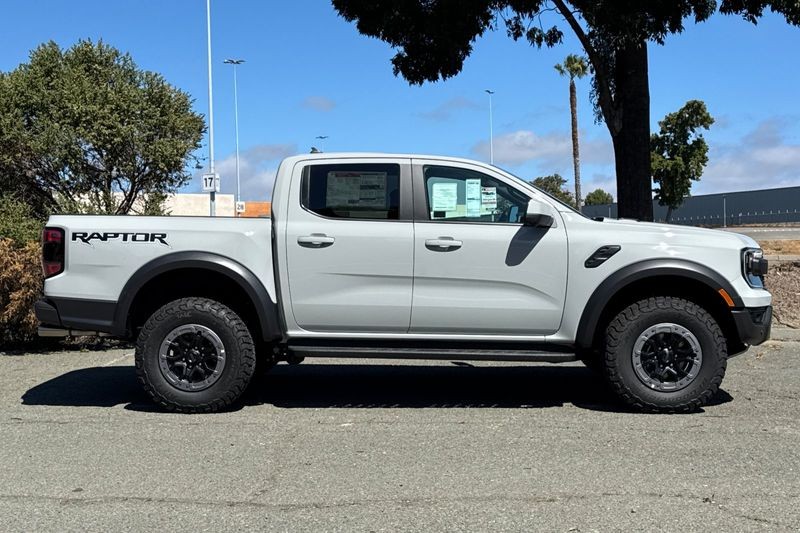 Ford Ranger Vehicle Full-screen Gallery Image 02