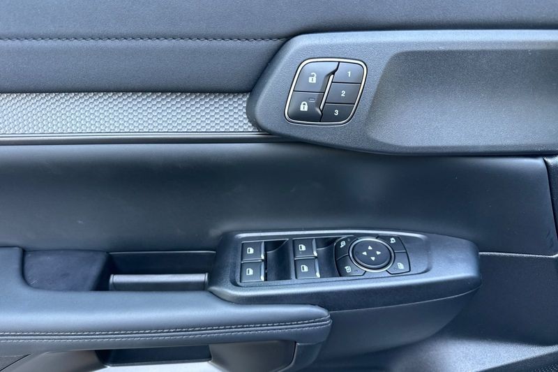 Ford Ranger Vehicle Full-screen Gallery Image 10