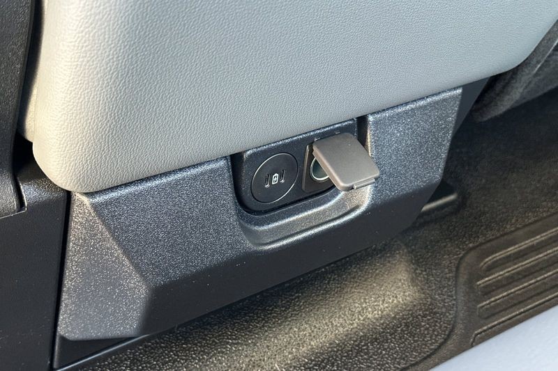 Ford F-250SD Vehicle Full-screen Gallery Image 13