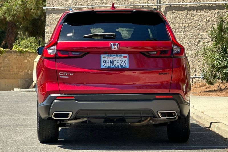 Honda CR-V Hybrid Vehicle Full-screen Gallery Image 04
