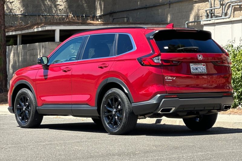 Honda CR-V Hybrid Vehicle Full-screen Gallery Image 05