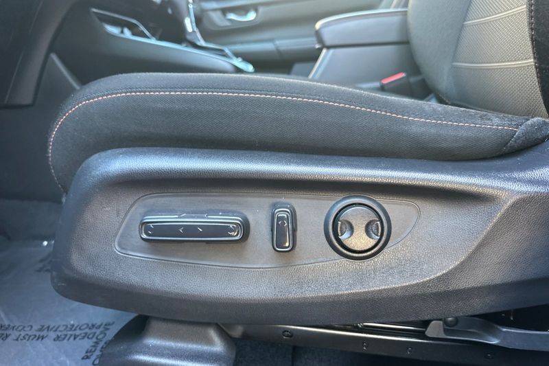 Honda CR-V Hybrid Vehicle Full-screen Gallery Image 13