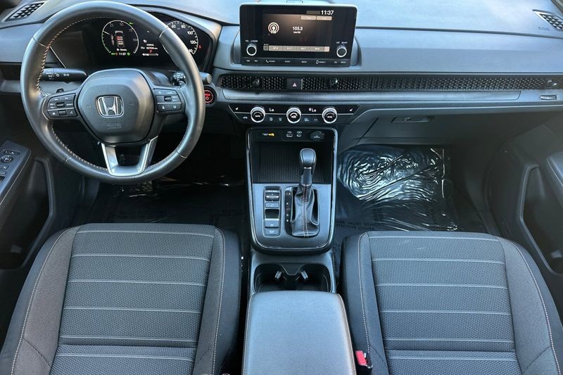 Honda CR-V Hybrid Vehicle Full-screen Gallery Image 15
