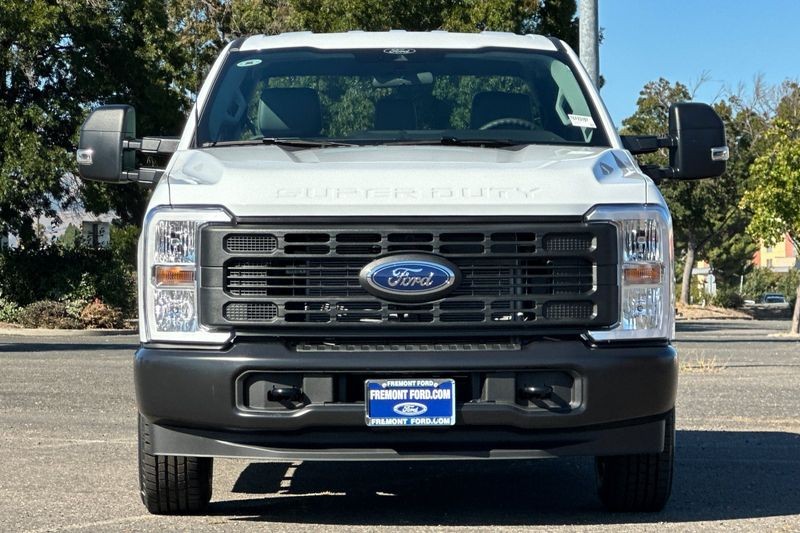 Ford F-250SD Vehicle Full-screen Gallery Image 08