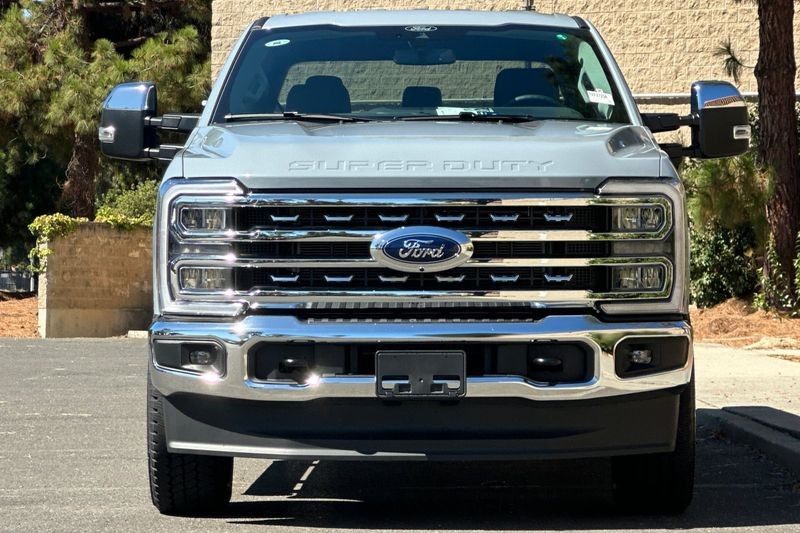 Ford F-250SD Vehicle Full-screen Gallery Image 08