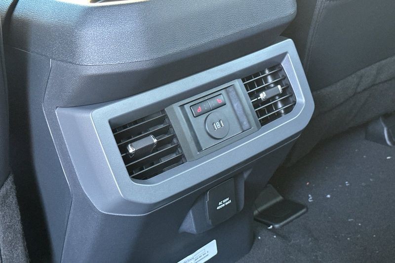Ford F-250SD Vehicle Full-screen Gallery Image 13