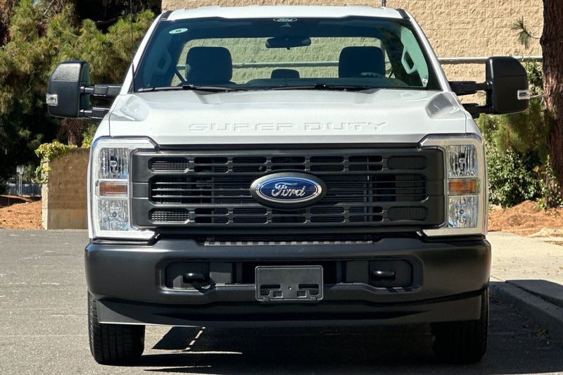 Ford F-250SD Vehicle Full-screen Gallery Image 08