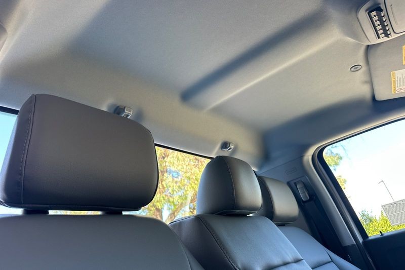 Ford F-250SD Vehicle Full-screen Gallery Image 15