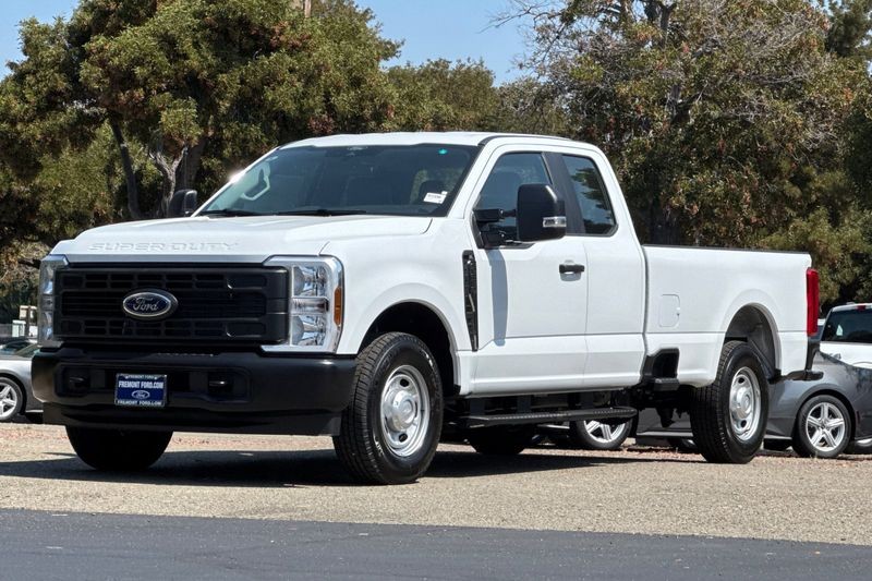 Ford F-250SD Vehicle Full-screen Gallery Image 07