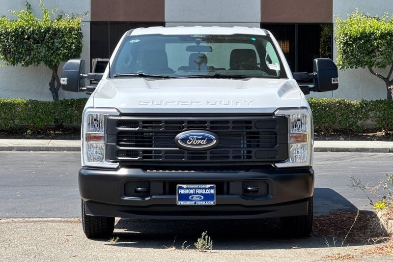 Ford F-250SD Vehicle Full-screen Gallery Image 08