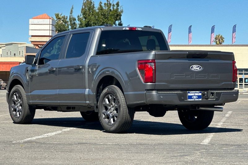 Ford F-150 Vehicle Full-screen Gallery Image 05