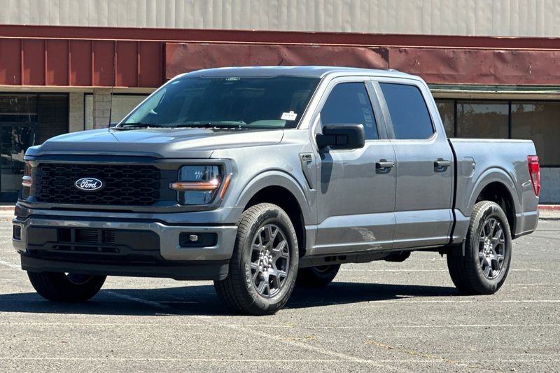 Ford F-150 Vehicle Full-screen Gallery Image 07