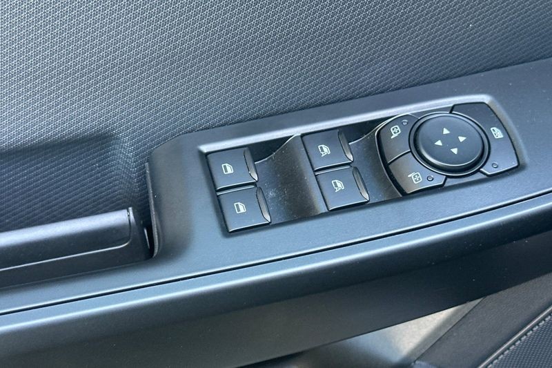 Ford F-150 Vehicle Full-screen Gallery Image 11