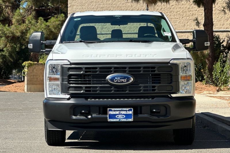 Ford F-250SD Vehicle Full-screen Gallery Image 08