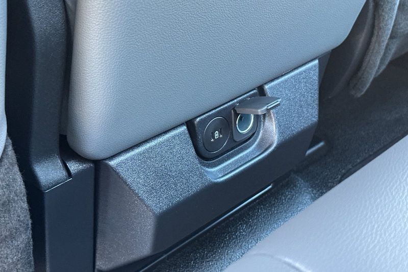 Ford F-250SD Vehicle Full-screen Gallery Image 13