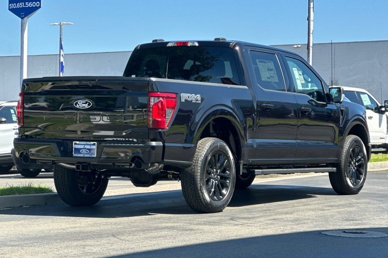 Ford F-150 Vehicle Full-screen Gallery Image 03