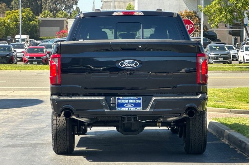 Ford F-150 Vehicle Full-screen Gallery Image 04