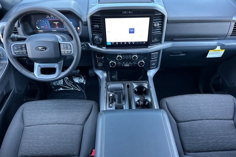 Ford F-150 Vehicle Full-screen Gallery Image 14