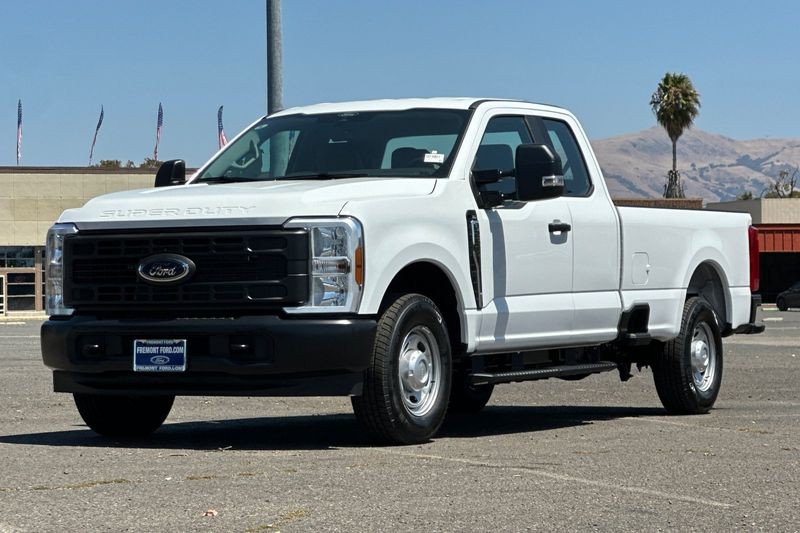 Ford F-250SD Vehicle Full-screen Gallery Image 07