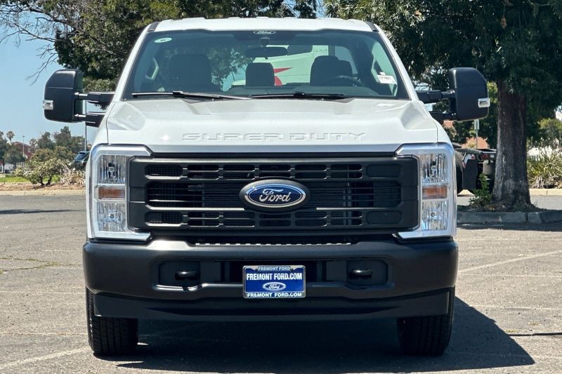 Ford F-250SD Vehicle Full-screen Gallery Image 08