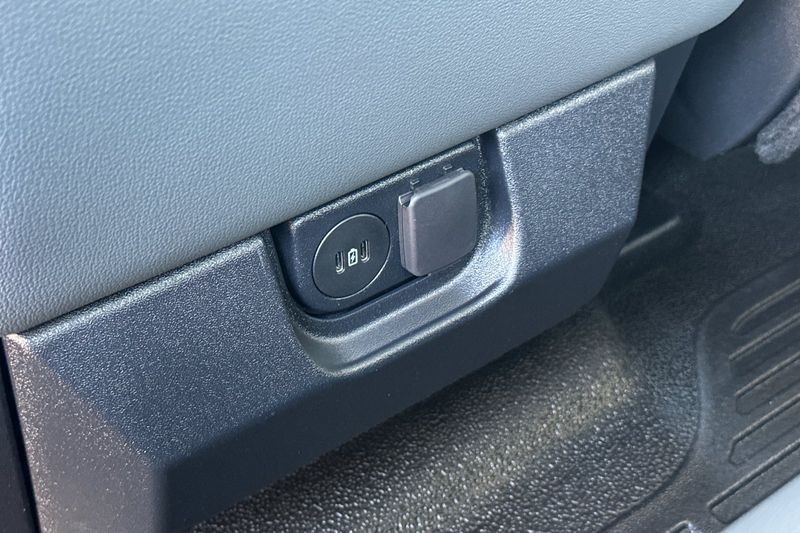 Ford F-250SD Vehicle Full-screen Gallery Image 13