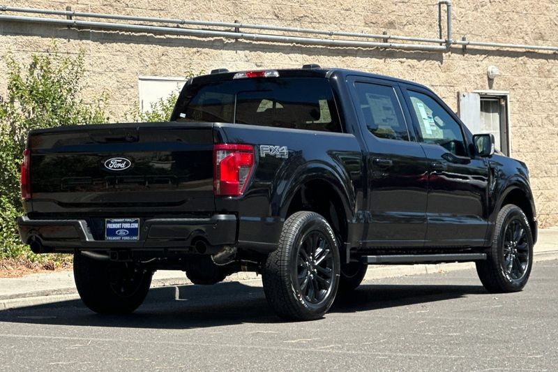 Ford F-150 Vehicle Full-screen Gallery Image 03