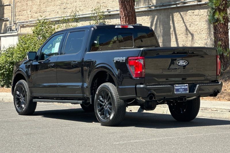 Ford F-150 Vehicle Full-screen Gallery Image 05