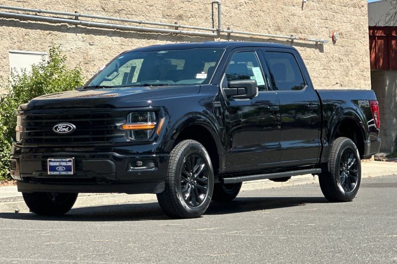 Ford F-150 Vehicle Full-screen Gallery Image 07