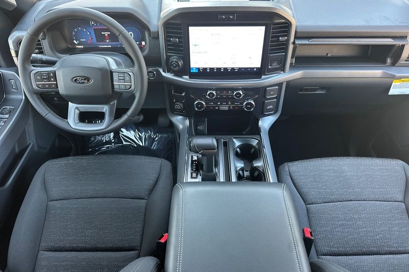 Ford F-150 Vehicle Full-screen Gallery Image 14