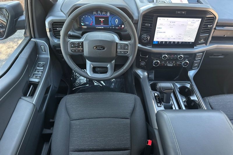 Ford F-150 Vehicle Full-screen Gallery Image 15