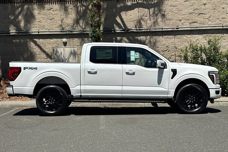 Ford F-150 Vehicle Full-screen Gallery Image 02
