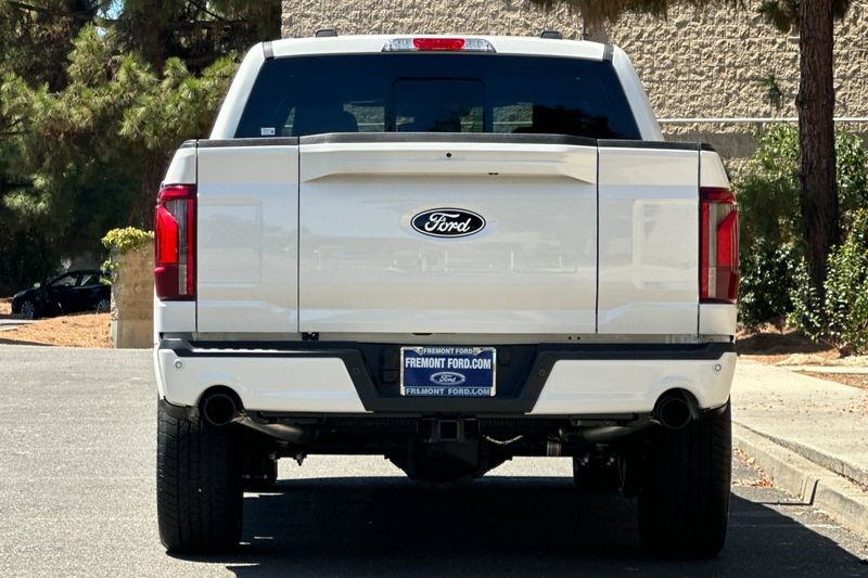 Ford F-150 Vehicle Full-screen Gallery Image 04