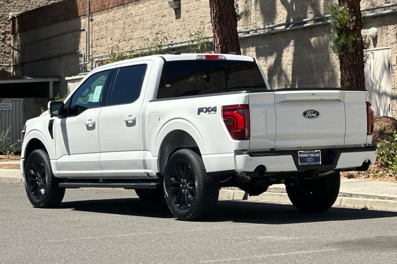 Ford F-150 Vehicle Full-screen Gallery Image 05