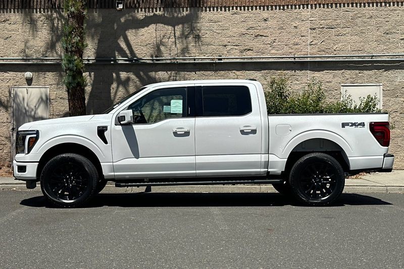 Ford F-150 Vehicle Full-screen Gallery Image 06