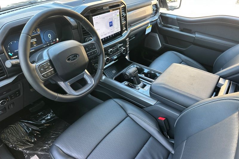 Ford F-150 Vehicle Full-screen Gallery Image 09