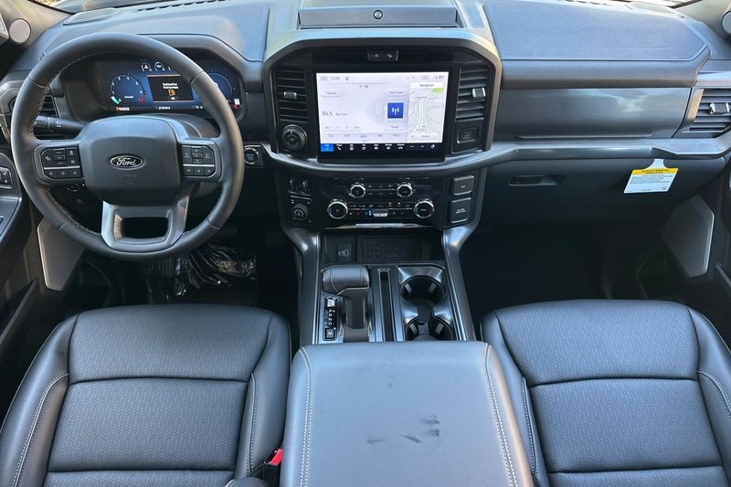 Ford F-150 Vehicle Full-screen Gallery Image 14