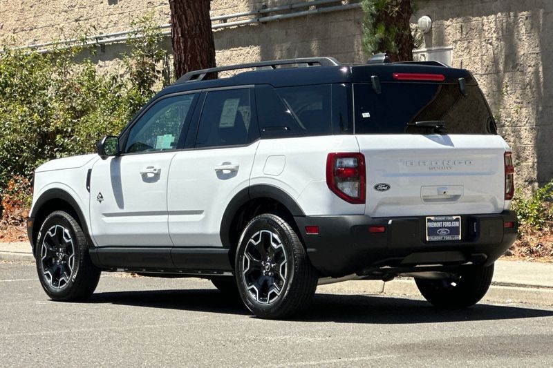 Ford Bronco Sport Vehicle Full-screen Gallery Image 05