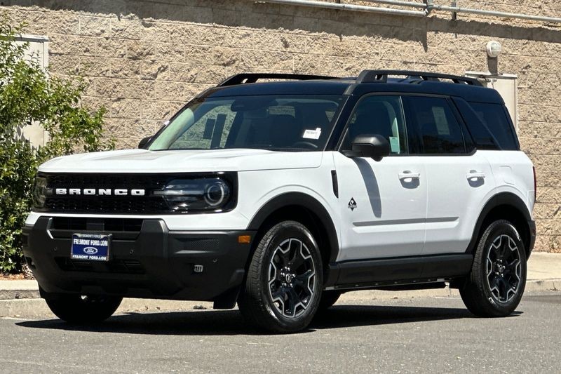 Ford Bronco Sport Vehicle Full-screen Gallery Image 07