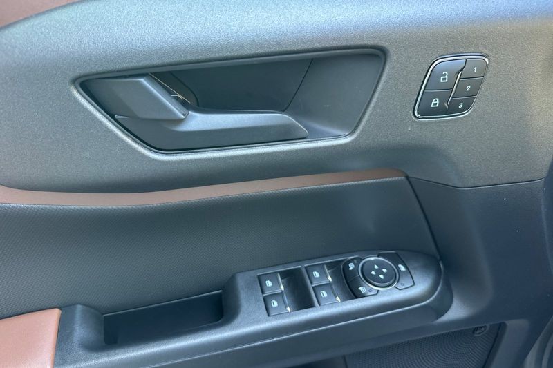 Ford Bronco Sport Vehicle Full-screen Gallery Image 10