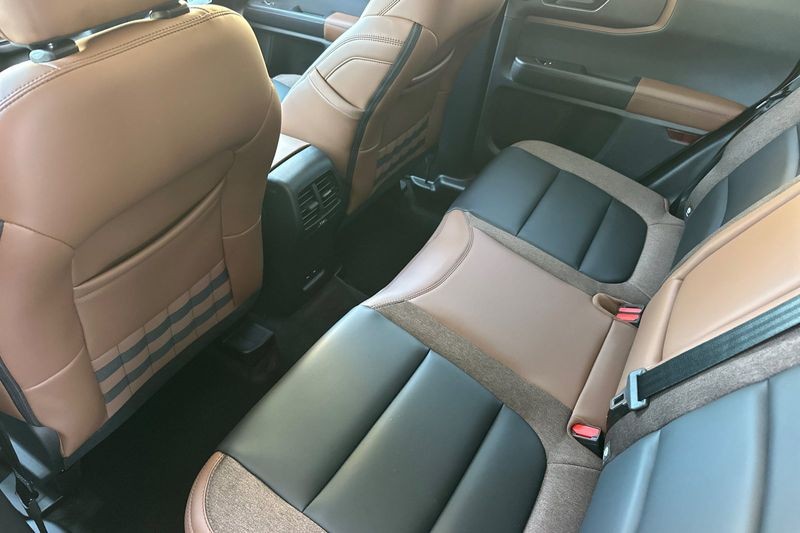 Ford Bronco Sport Vehicle Full-screen Gallery Image 12
